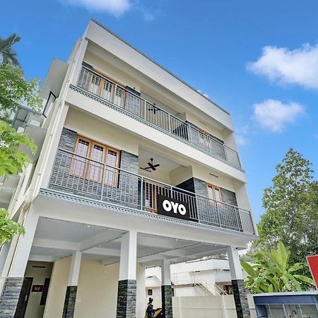 Hotel O Versatile Inn Kochi Exterior photo